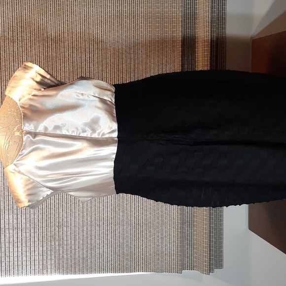 Sensuous Black and Gold Cocktail/Formal Dress by London Times Size 16W - Picture 6 of 8